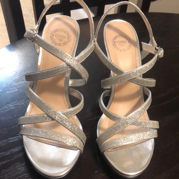 Silver Heels - Picture 2 of 5